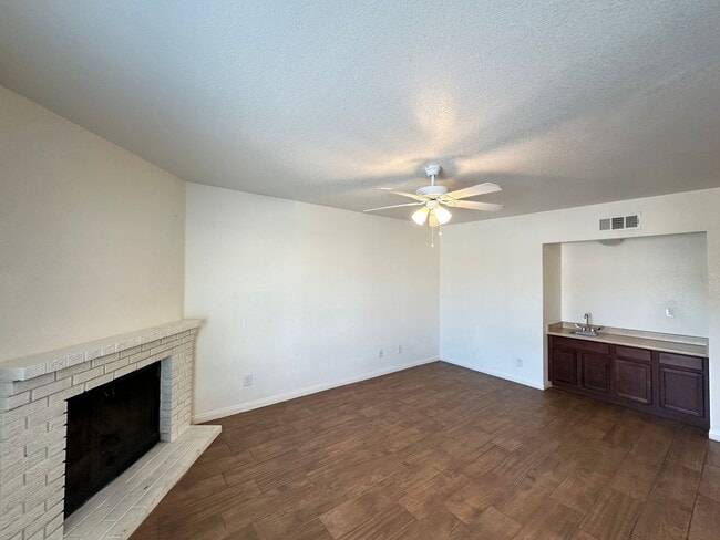 6241 Bellota Dr in Las Vegas, NV - Building Photo - Building Photo