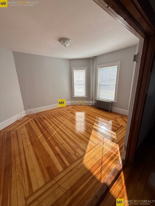 64 Willow Ave, Unit 2 in Somerville, MA - Building Photo - Building Photo