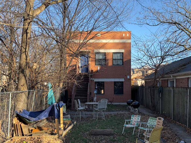 639 N Troy St, Unit J00P