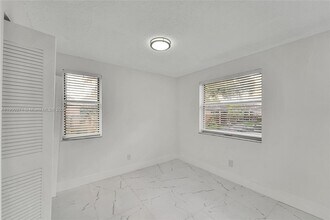 737 NW 103rd Terrace in Pembroke Pines, FL - Building Photo - Building Photo