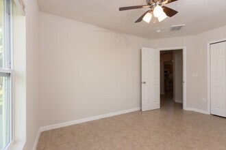 17421 Meadow Lake Cir in Ft. Myers, FL - Building Photo - Building Photo