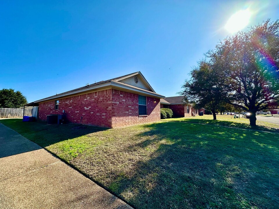 10237 Hyacinth Ln in Waco, TX - Building Photo