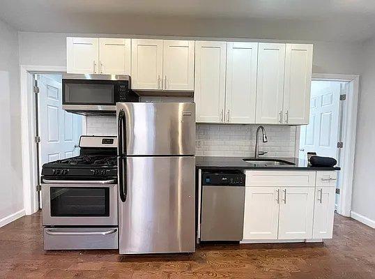 4582 Manhattan College Pkwy in Bronx, NY - Building Photo