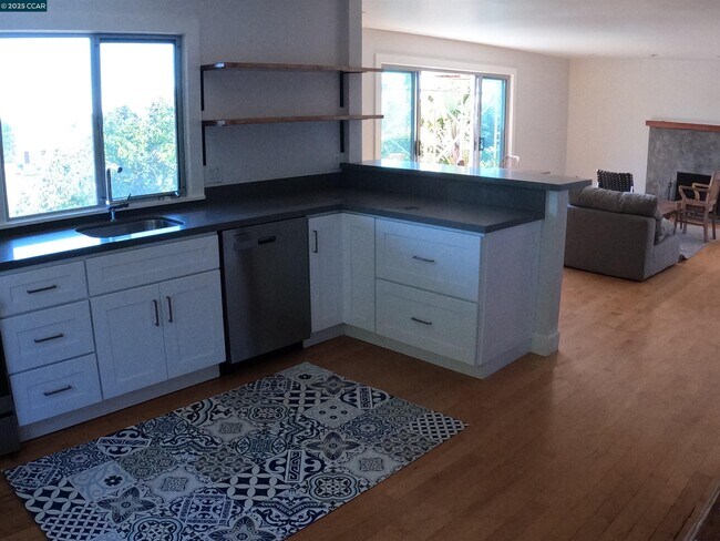 32 Kenilworth Dr in Kensington, CA - Building Photo - Building Photo