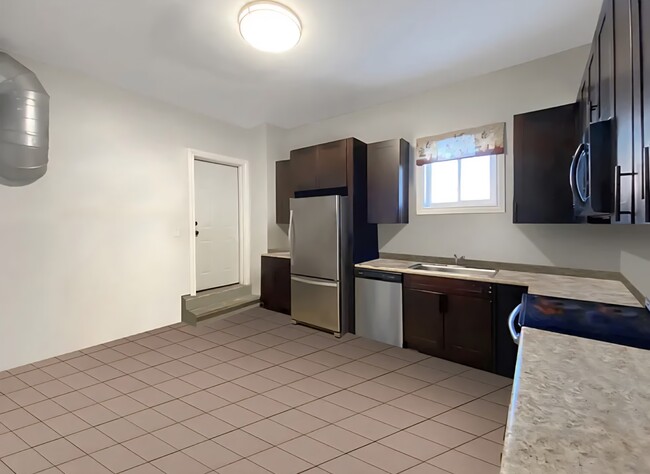 7055 N Clark St, Unit 2 in Chicago, IL - Foto de edificio - Building Photo