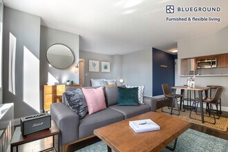 200 E 82nd St in New York, NY - Building Photo - Building Photo