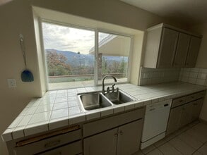 Five 5 Oaks Way in Oakhurst, CA - Building Photo - Building Photo