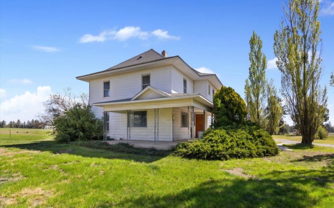 11607 S Hatch Rd in Spokane, WA - Building Photo
