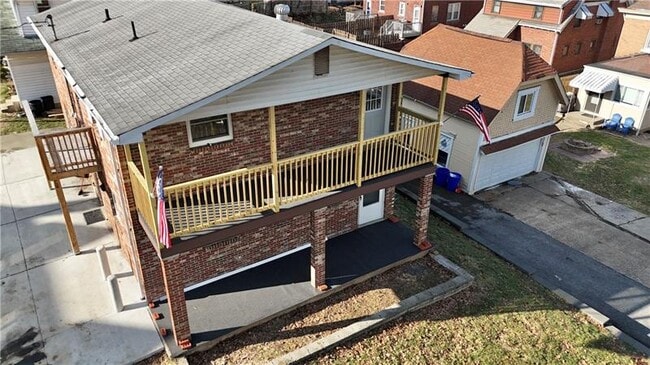 927 Vance Ave in Coraopolis, PA - Building Photo - Building Photo