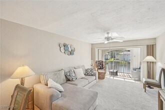 360 Charlemagne Blvd in Naples, FL - Foto de edificio - Building Photo