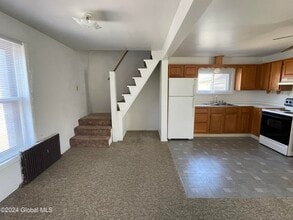 524 Maple Ave in Saratoga Springs, NY - Foto de edificio - Building Photo