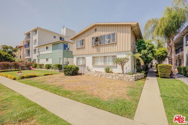 1055 S Wooster St in Los Angeles, CA - Building Photo - Building Photo