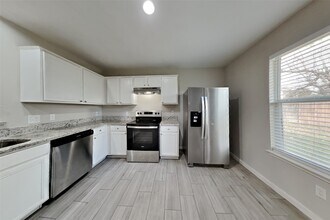 19103 Remington Manor Dr in Cypress, TX - Building Photo - Building Photo