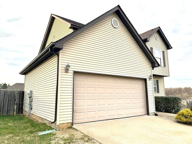 1192 Meachem Dr in Clarksville, TN - Building Photo - Building Photo