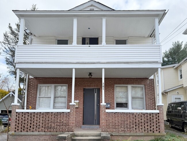 261 Hillside Ave in Torrington, CT - Building Photo - Building Photo