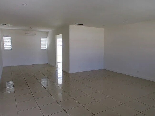 3011 SW 97th Ct in Miami, FL - Foto de edificio - Building Photo