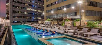 301 N Akard St in Dallas, TX - Building Photo