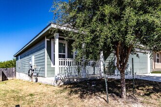 10214 Robbins Grove in San Antonio, TX - Building Photo - Building Photo