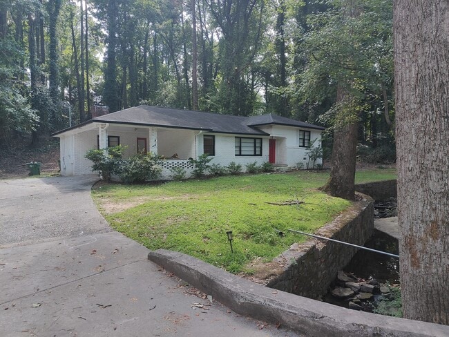 3466 Rockhaven Cir NE in Atlanta, GA - Building Photo - Building Photo