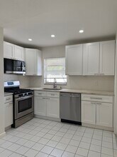 4218 Des Moines St NE in St. Petersburg, FL - Building Photo - Building Photo