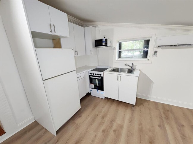 701 SW 68th Terrace in Pembroke Pines, FL - Building Photo - Building Photo