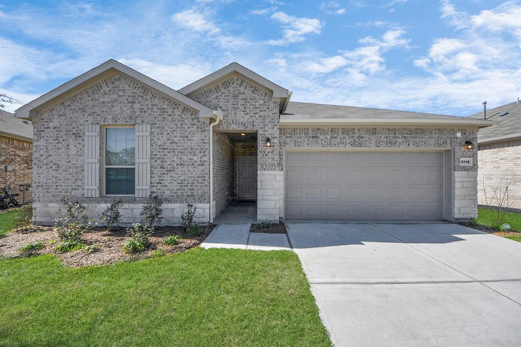 3113 Paso Fino Dr in Alvin, TX - Building Photo