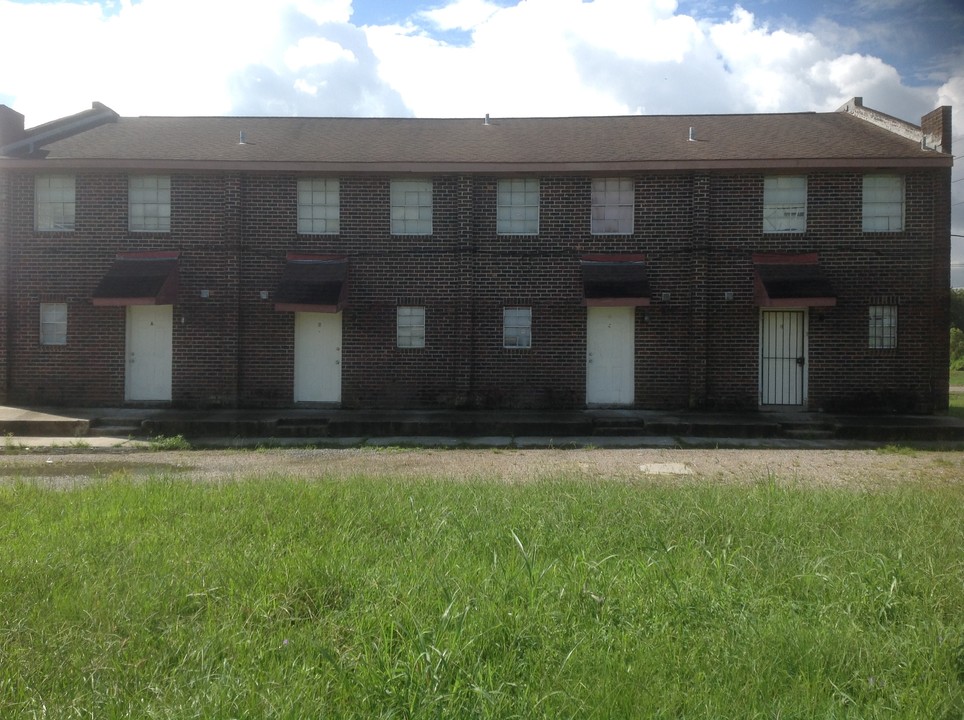 4140 Lac Bienville Dr in Harvey, LA - Building Photo