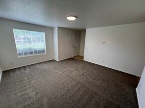 126 S 850 W, Unit #8 in Hurricane, UT - Foto de edificio - Building Photo