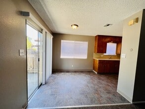 3108 W Walnut Ave in Visalia, CA - Building Photo - Building Photo