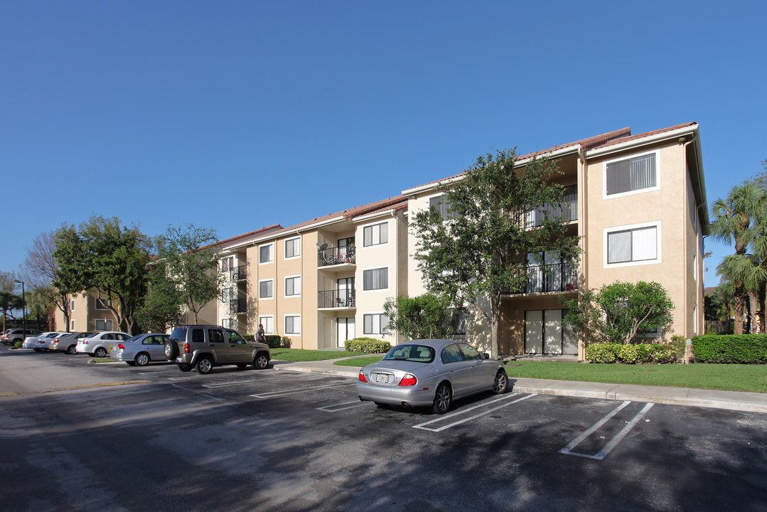 Visconti Condominium in Coral Springs, FL - Building Photo