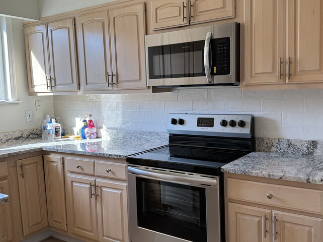 property at 2728 W Cheltenham Ave