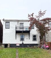 505 1/2 Jackson Ave in Vandergrift, PA - Building Photo