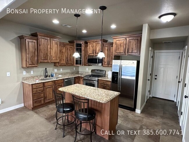 3711 Summer Heights Dr in South Jordan, UT - Foto de edificio - Building Photo