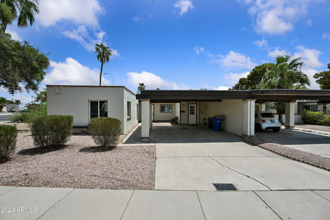 1747 E Gaylon Dr in Tempe, AZ - Foto de edificio