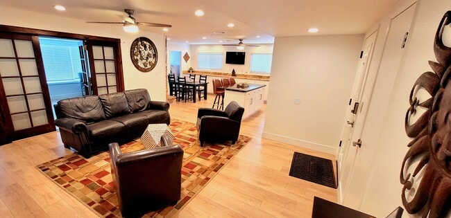 335 S California St in Orange, CA - Foto de edificio - Building Photo