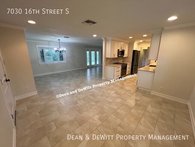 7030 16th St S in St. Petersburg, FL - Building Photo - Building Photo