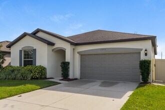 1733 Cayman Cove Cir in St. Cloud, FL - Foto de edificio - Building Photo