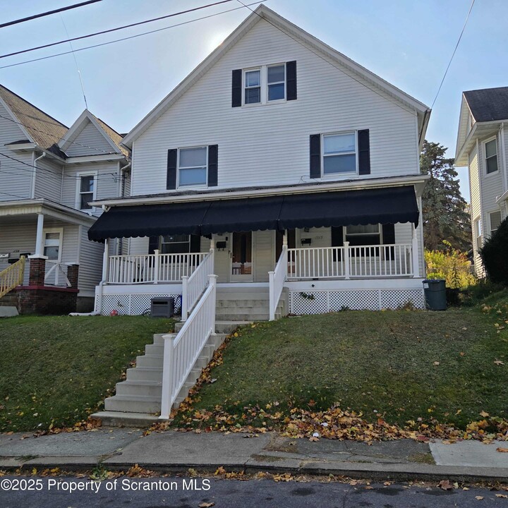 1165 W Elm St in Scranton, PA - Building Photo