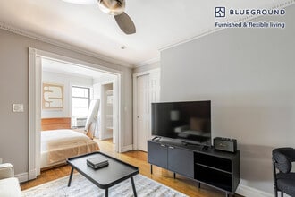 1373 1st Ave in New York, NY - Building Photo - Building Photo