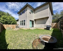 10142 Amber Flora Dr in San Antonio, TX - Building Photo - Building Photo