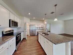 1235 Tan Tara Trail in Jacksonville, FL - Foto de edificio - Building Photo