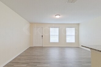 27008 Anthony Ave in Brooksville, FL - Foto de edificio - Building Photo