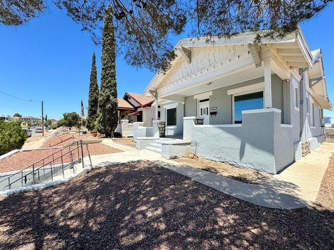 246 Porfirio Diaz St in El Paso, TX - Building Photo - Building Photo