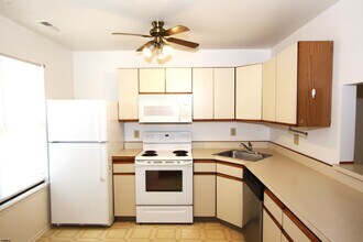 2616 Canyon Ct in Hamilton, NJ - Foto de edificio - Building Photo
