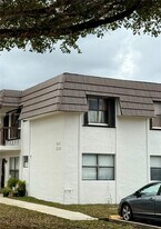 14861 SW 104th St in Miami, FL - Building Photo