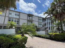 1080 99th St in Bay Harbor Islands, FL - Building Photo