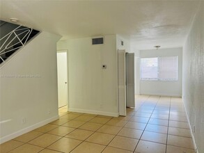 4705 NW 9th Dr in Plantation, FL - Building Photo - Building Photo