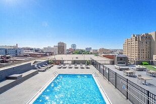 Flats on Fifth in Louisville, KY - Building Photo