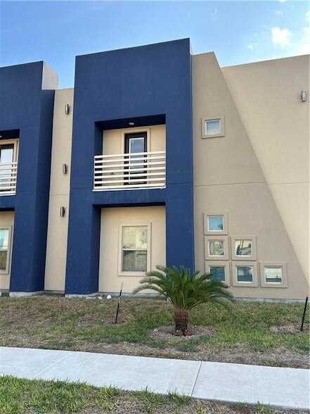 1320 E Camellia Ave in McAllen, TX - Building Photo