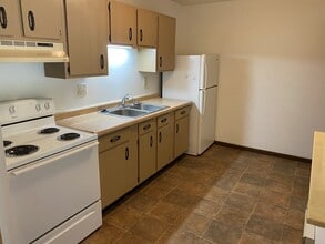 Northland Park Apartments in Sterling, IL - Building Photo - Building Photo